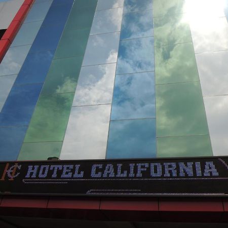 California Hotel Джакарта Экстерьер фото